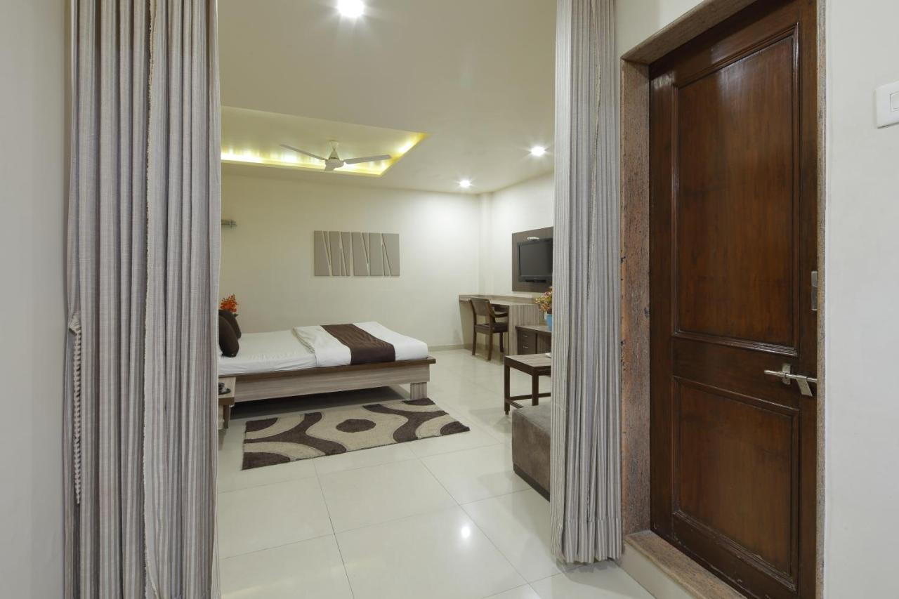 Hotel Good Night Ahmedabad Exteriör bild