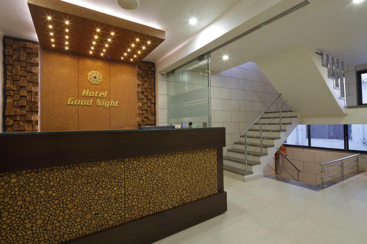 Hotel Good Night Ahmedabad Exteriör bild