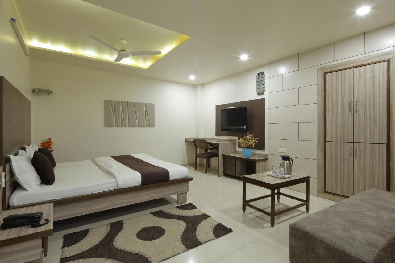 Hotel Good Night Ahmedabad Exteriör bild