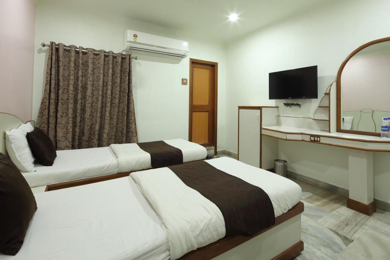 Hotel Good Night Ahmedabad Exteriör bild