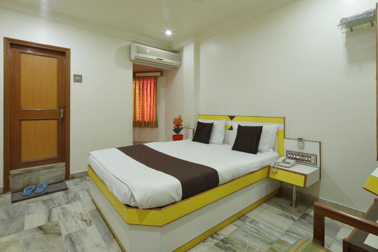 Hotel Good Night Ahmedabad Exteriör bild