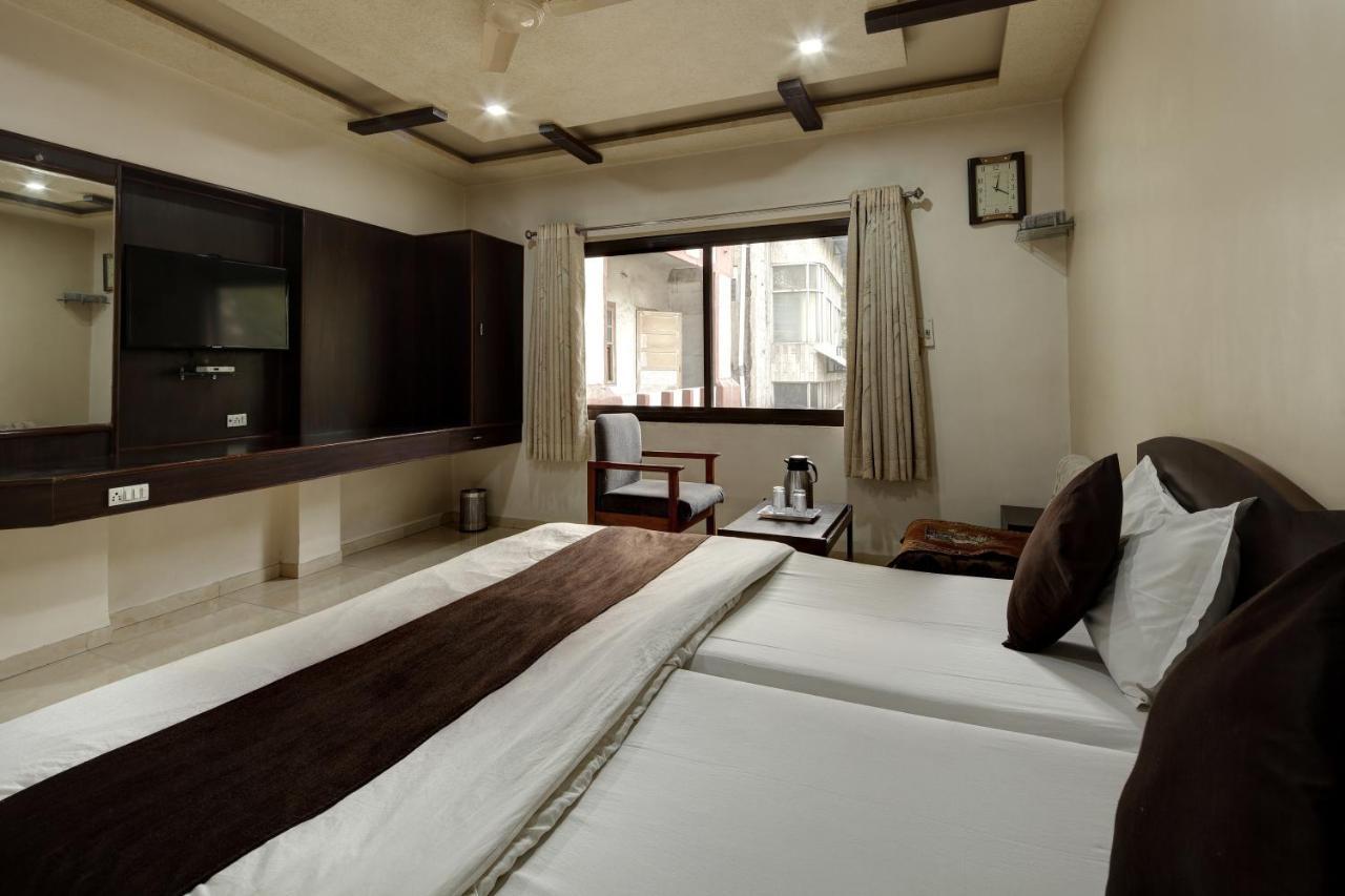Hotel Good Night Ahmedabad Exteriör bild