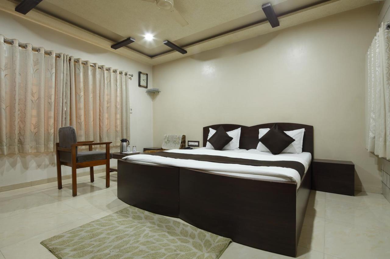 Hotel Good Night Ahmedabad Exteriör bild