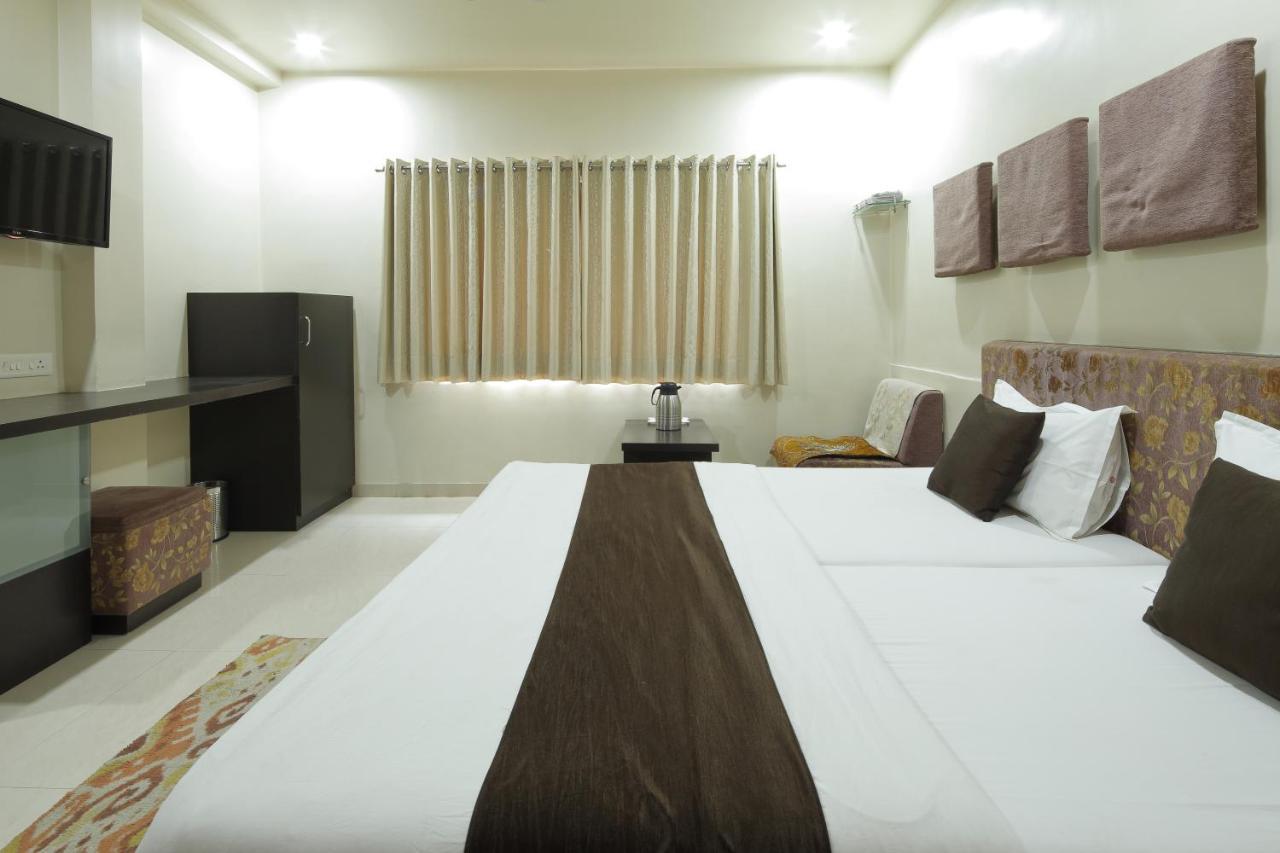 Hotel Good Night Ahmedabad Exteriör bild