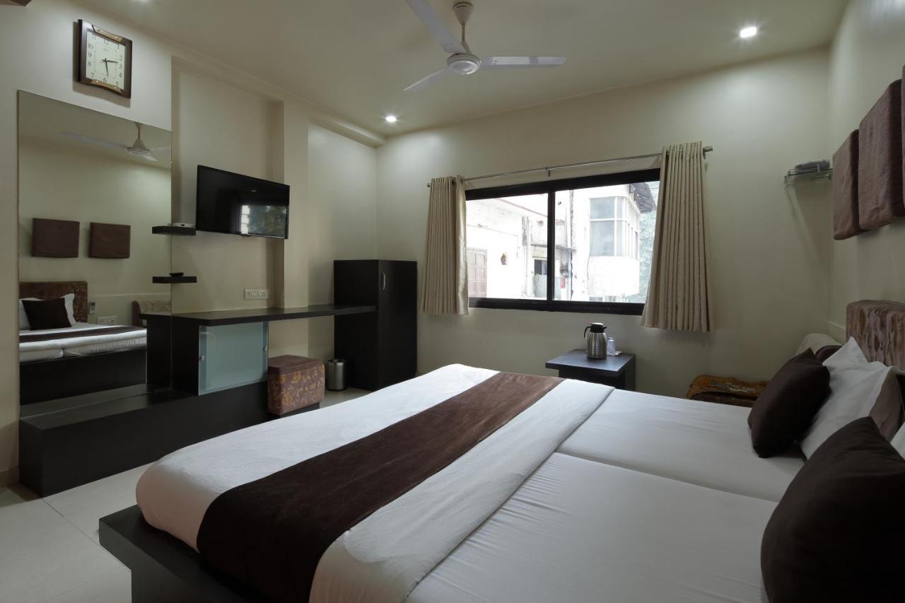 Hotel Good Night Ahmedabad Exteriör bild