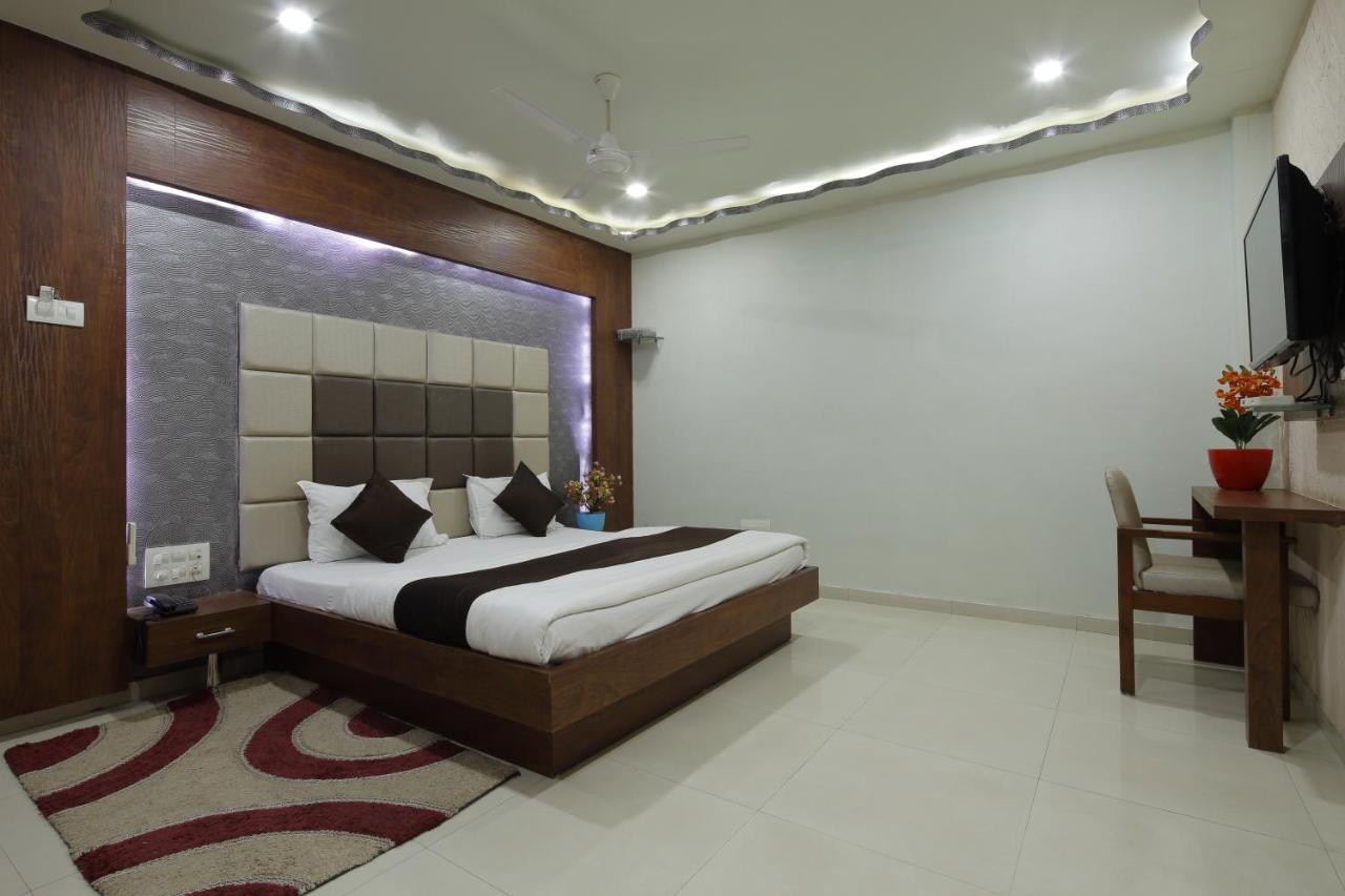 Hotel Good Night Ahmedabad Exteriör bild