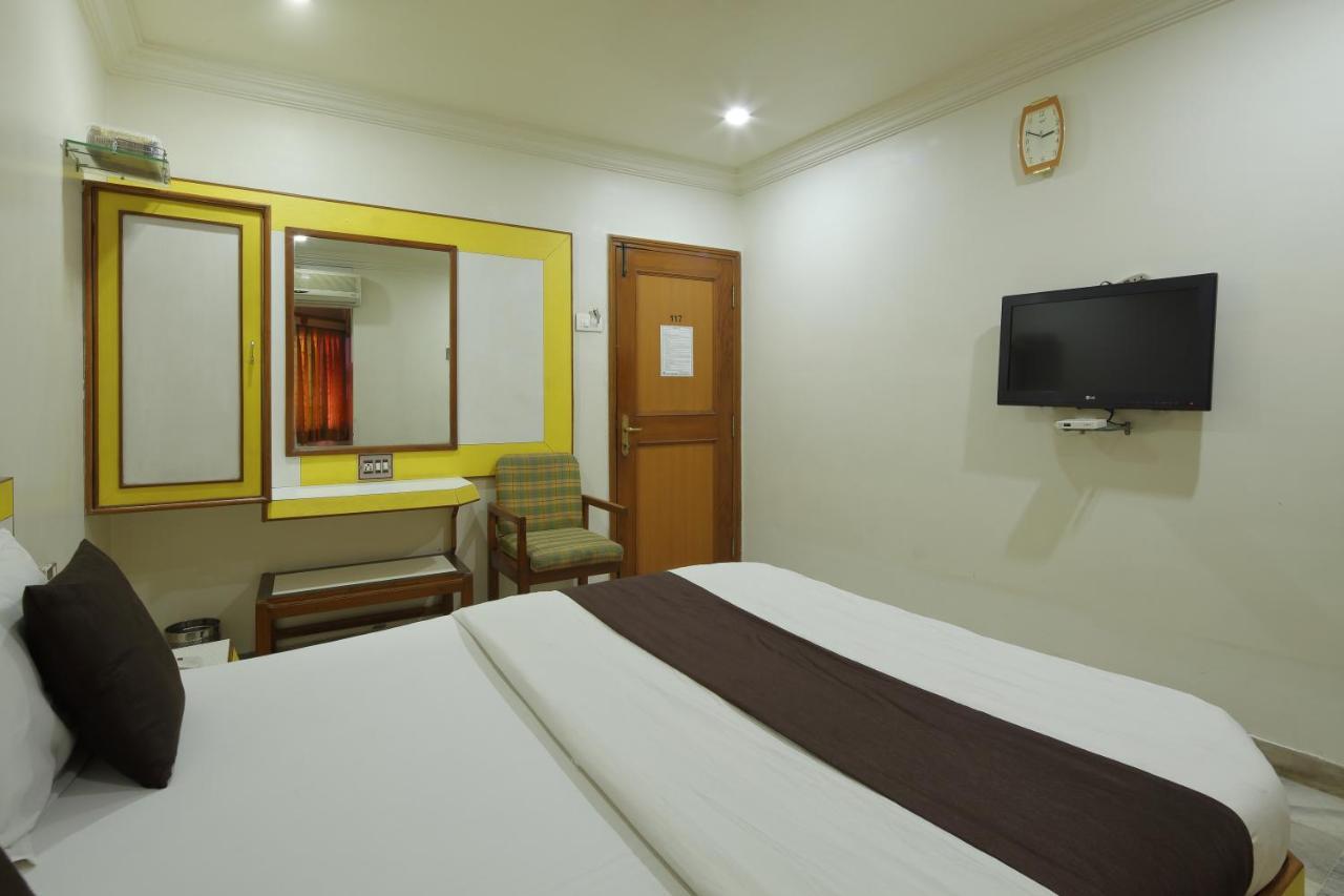 Hotel Good Night Ahmedabad Exteriör bild
