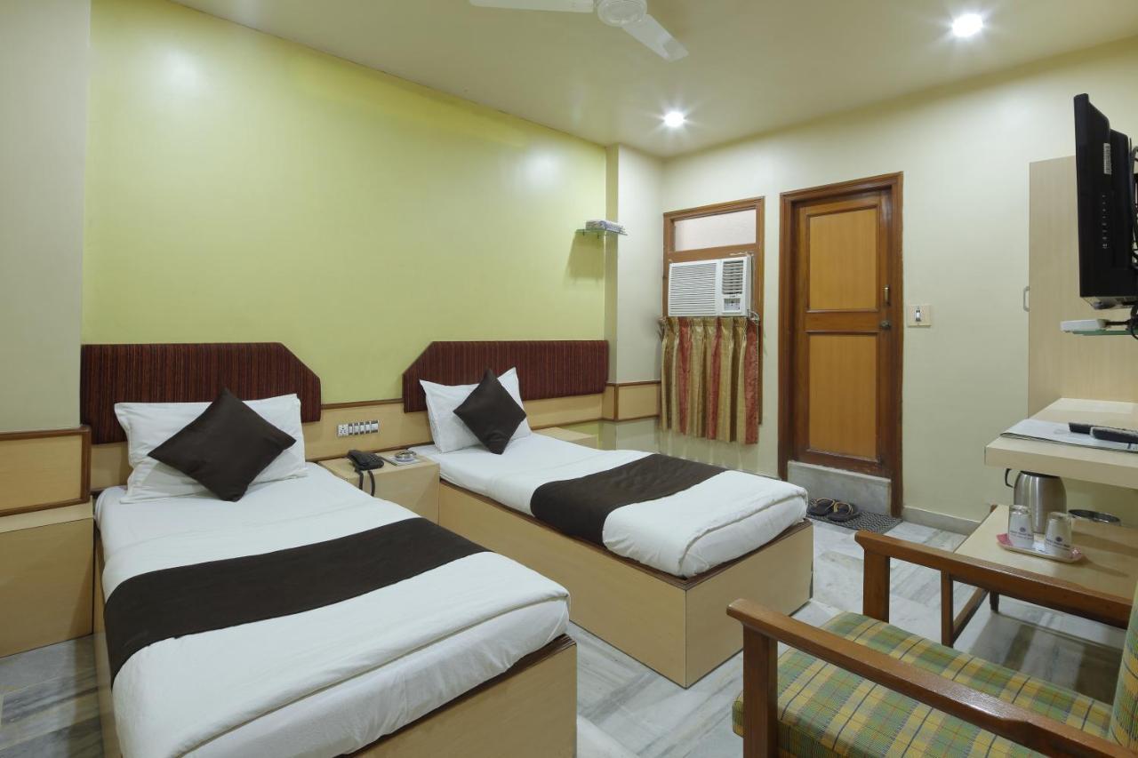 Hotel Good Night Ahmedabad Exteriör bild