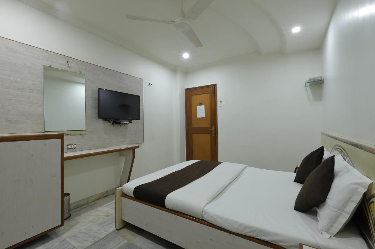 Hotel Good Night Ahmedabad Exteriör bild