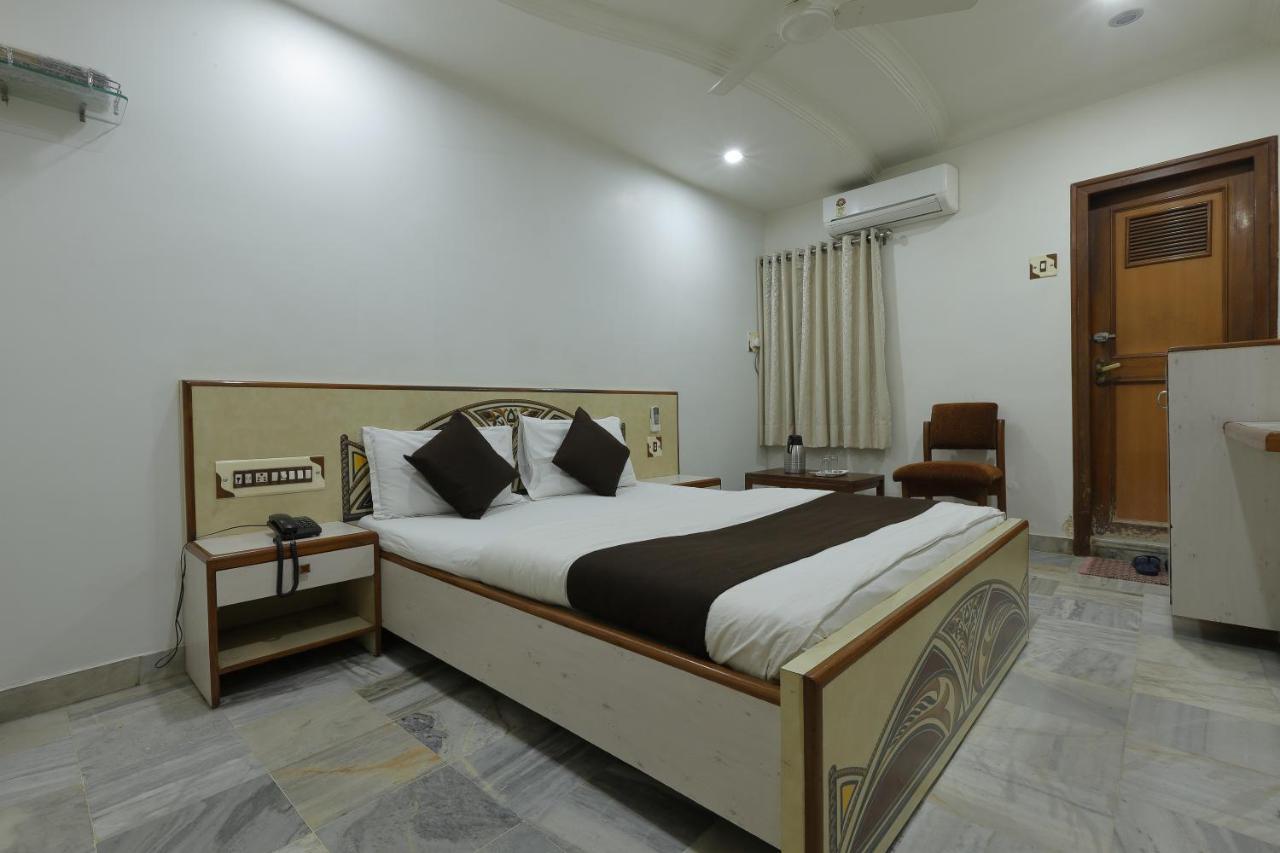 Hotel Good Night Ahmedabad Exteriör bild