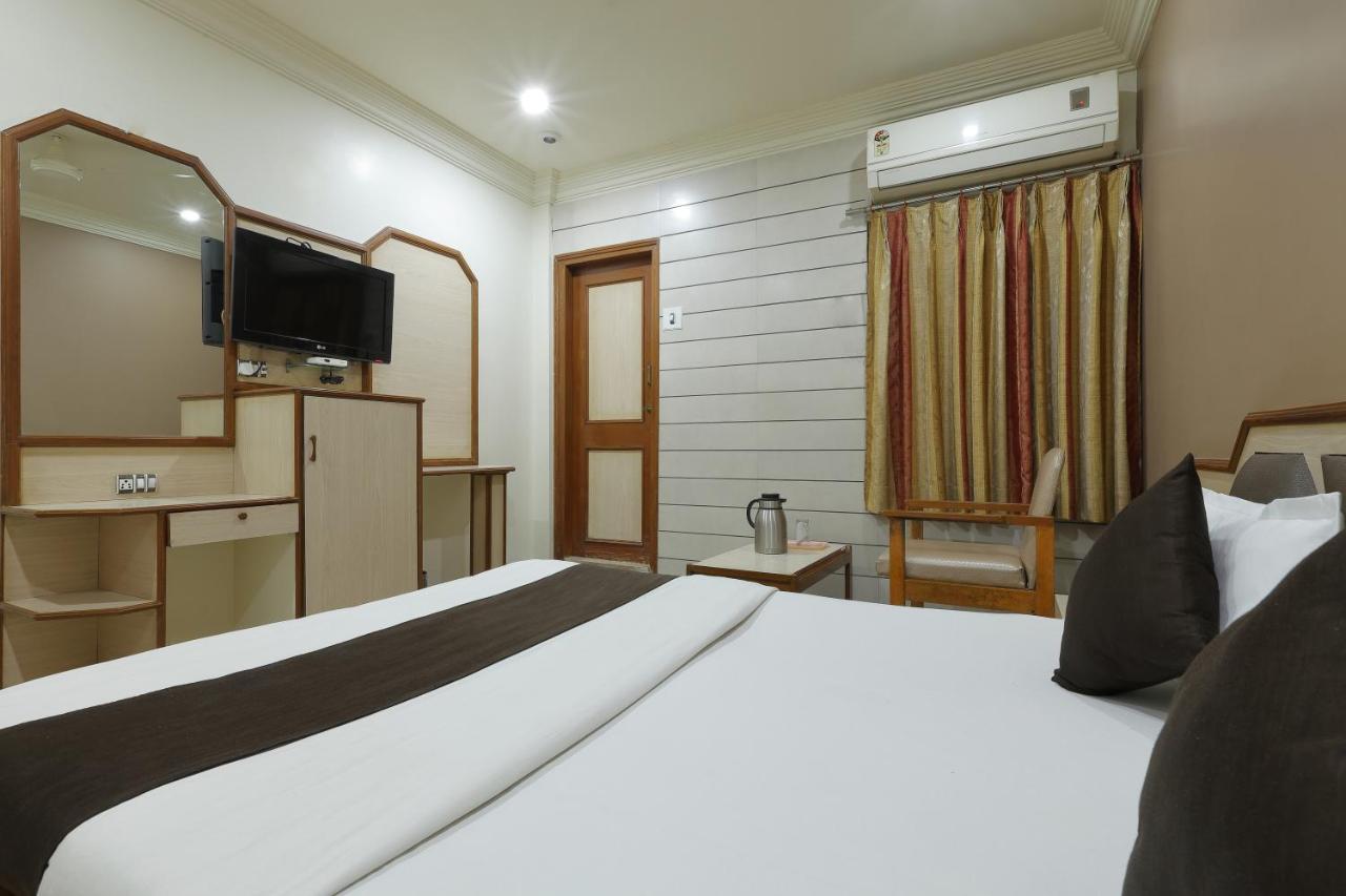 Hotel Good Night Ahmedabad Exteriör bild