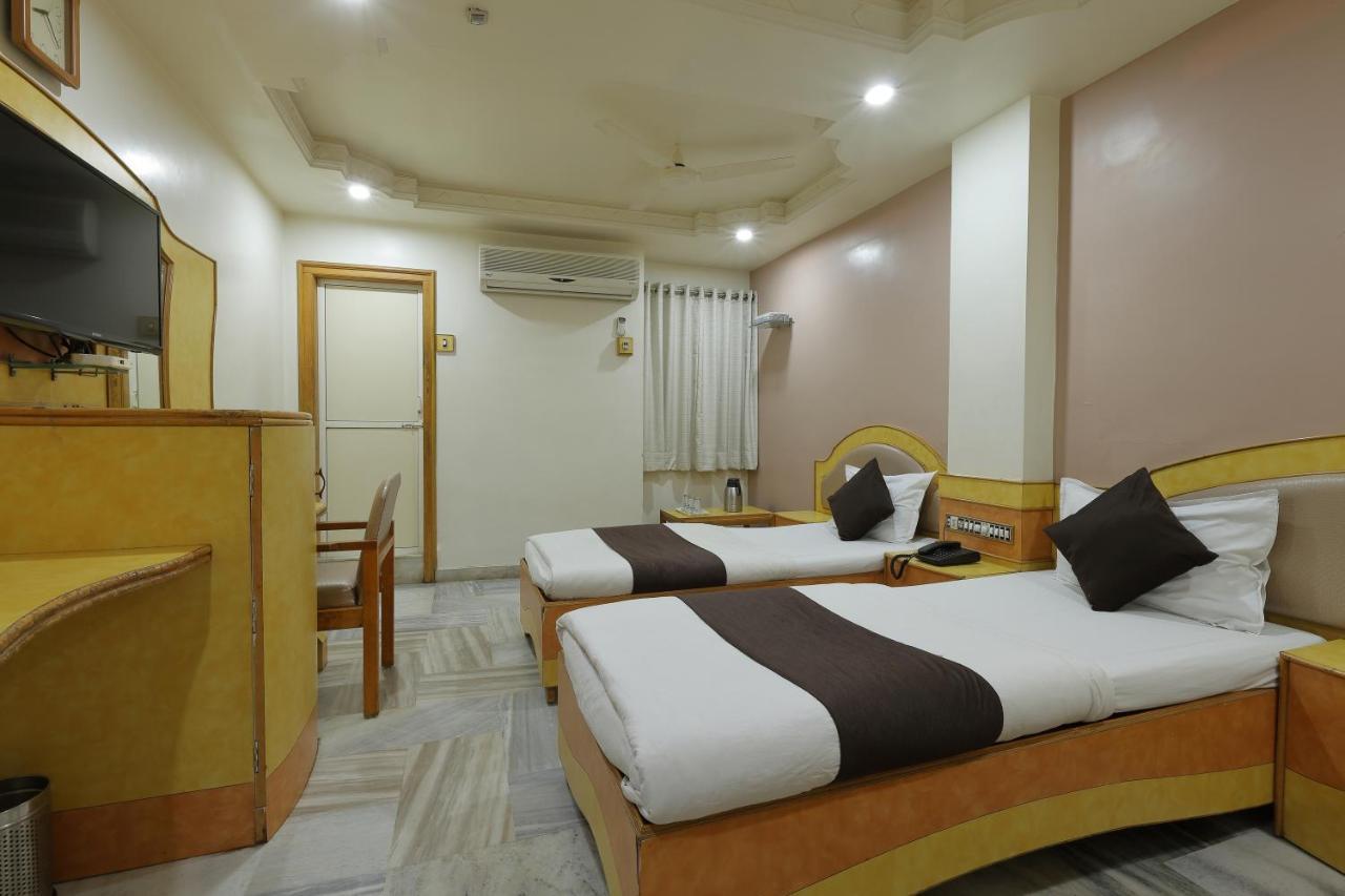 Hotel Good Night Ahmedabad Exteriör bild