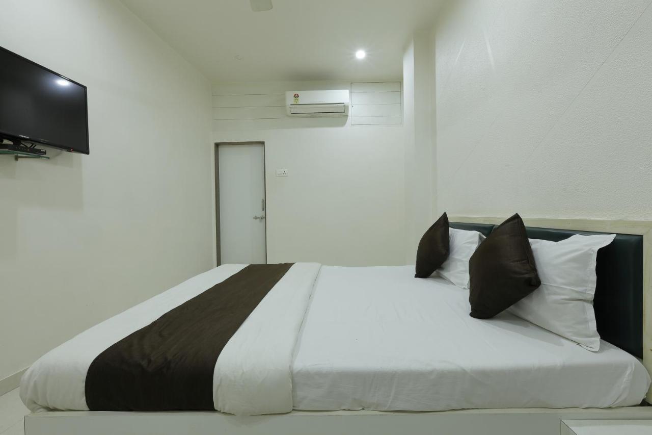 Hotel Good Night Ahmedabad Exteriör bild