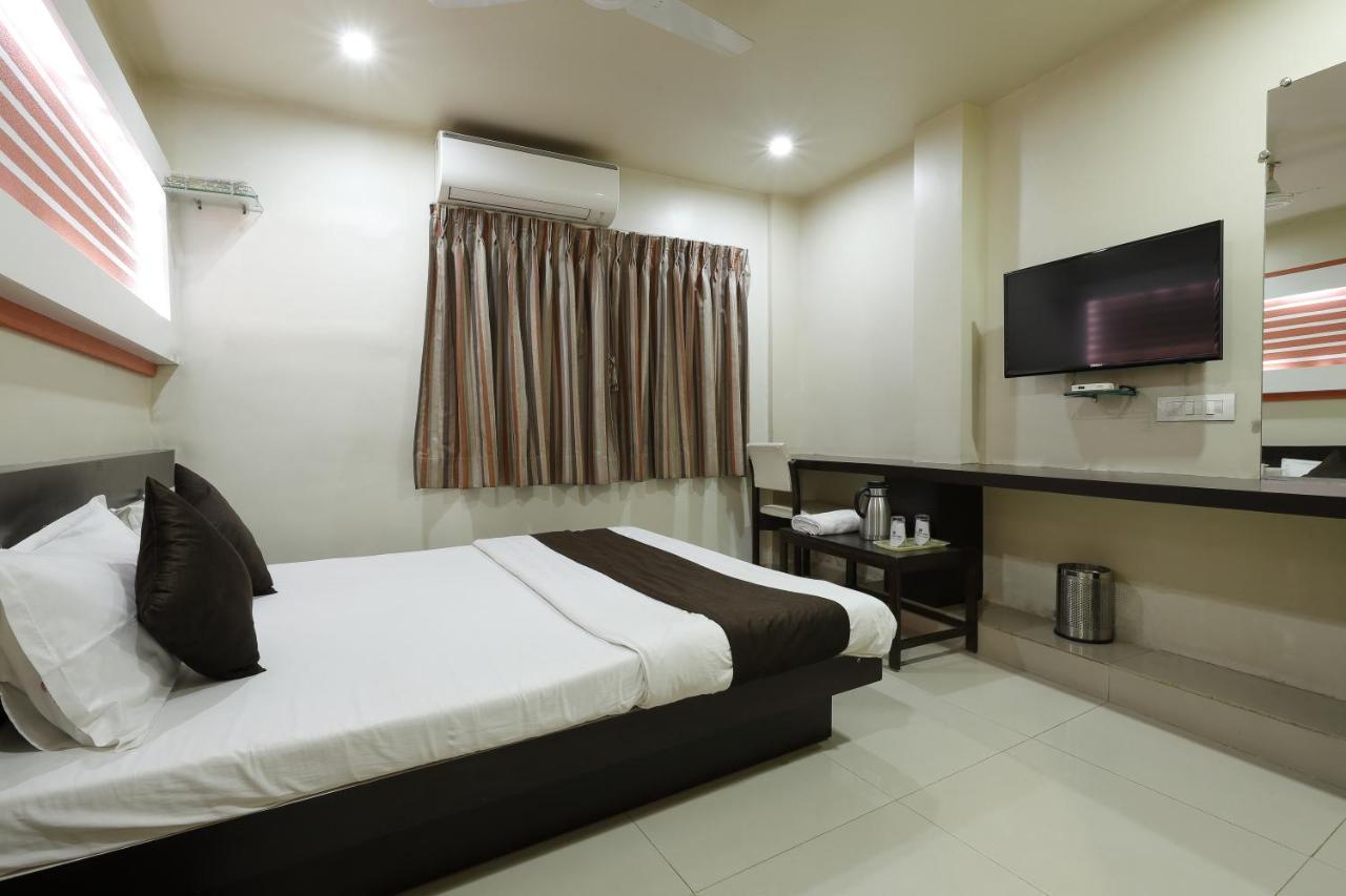 Hotel Good Night Ahmedabad Exteriör bild