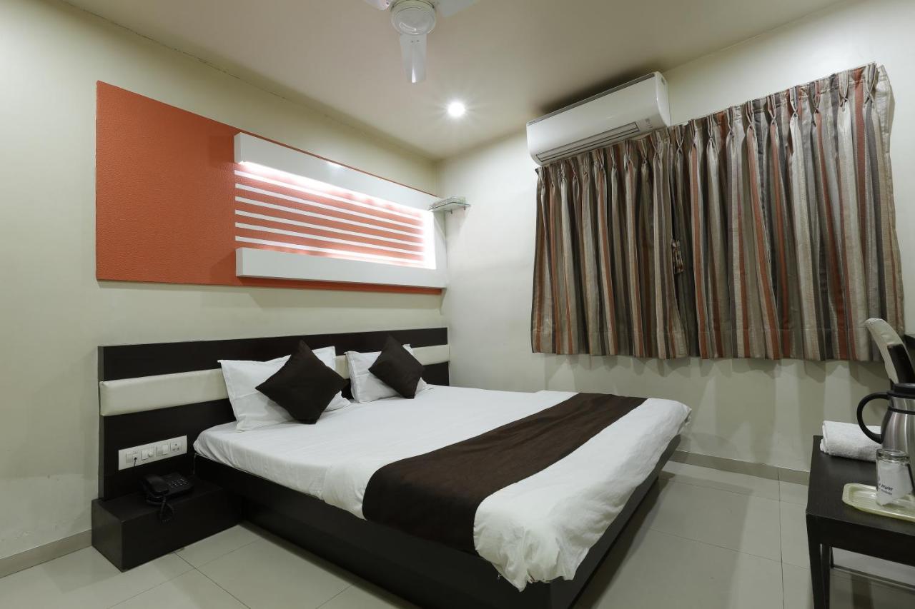 Hotel Good Night Ahmedabad Exteriör bild
