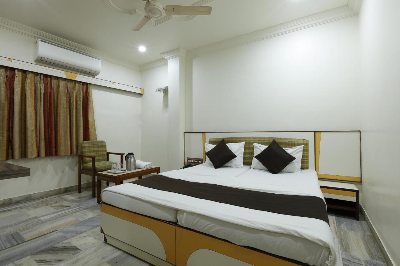 Hotel Good Night Ahmedabad Exteriör bild