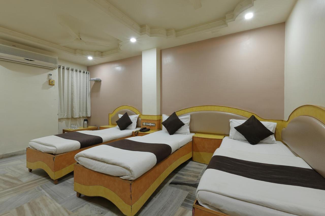 Hotel Good Night Ahmedabad Exteriör bild