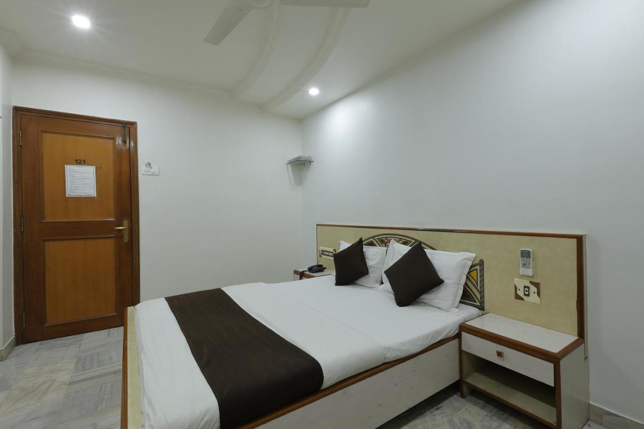 Hotel Good Night Ahmedabad Exteriör bild