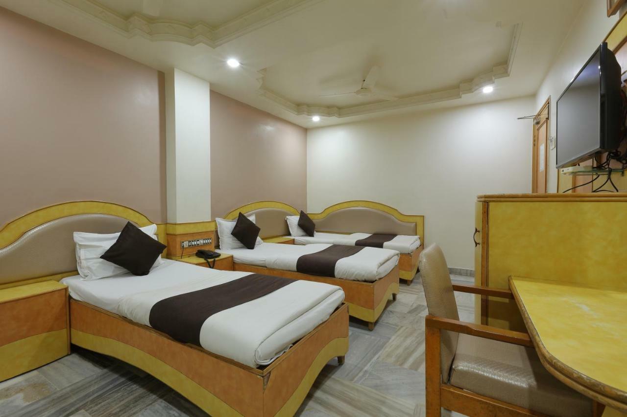 Hotel Good Night Ahmedabad Exteriör bild